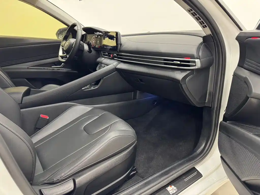 Hyundai Elantra 2023
