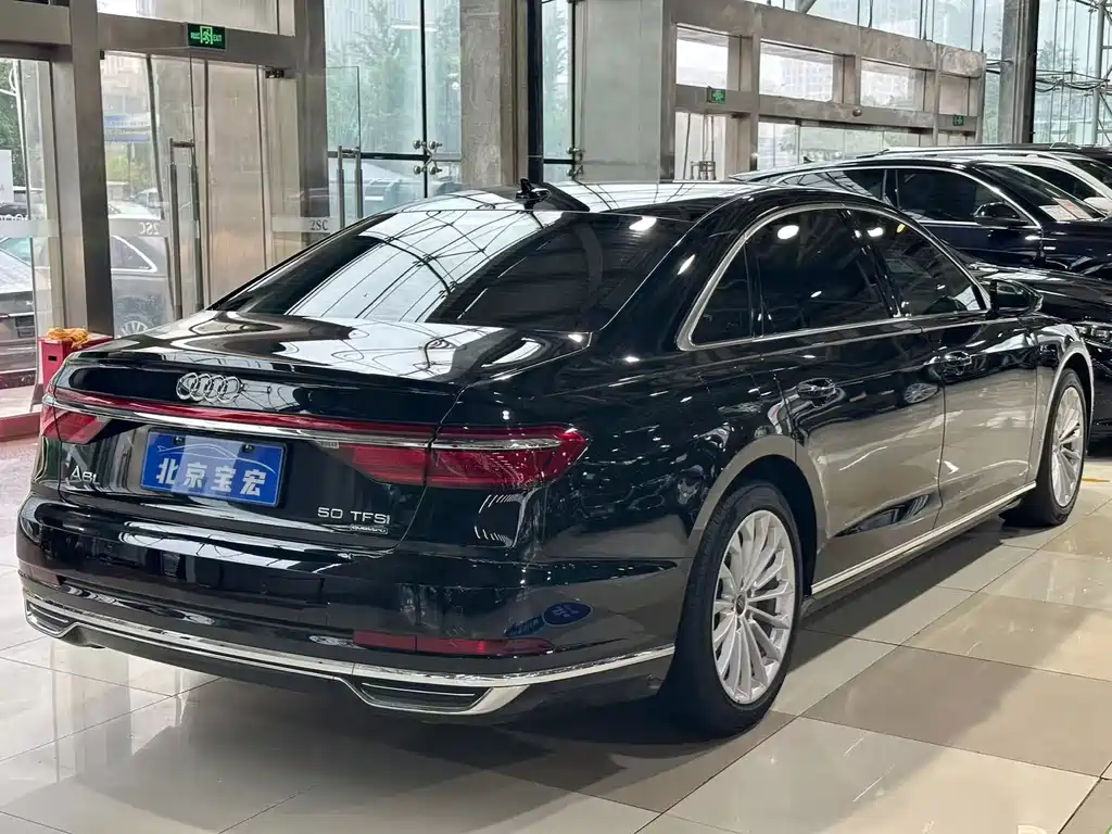 Audi A8 2021 — фото 17