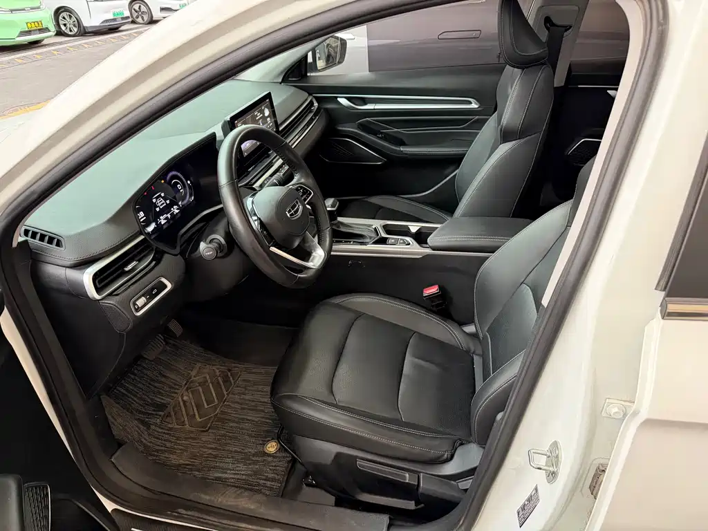 Geely Emgrand 2022
