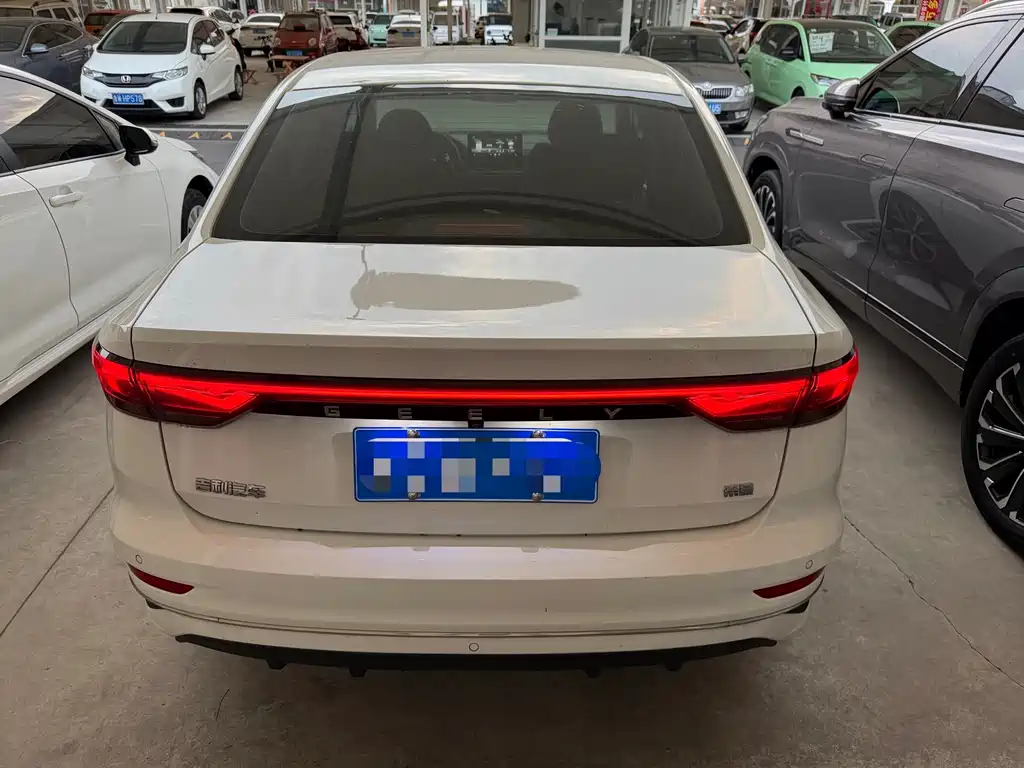 Geely Emgrand 2022 — фото 16