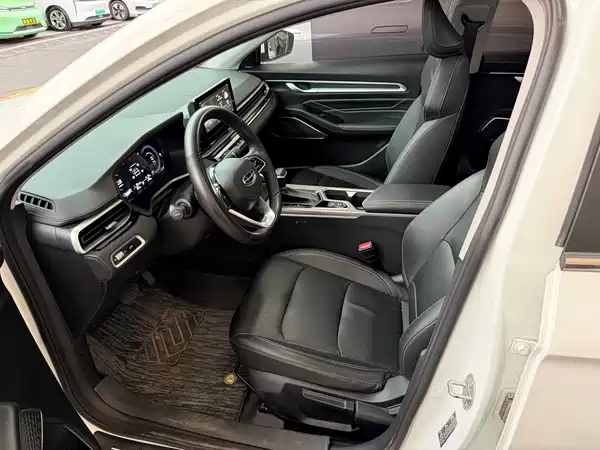 Geely Emgrand 2022