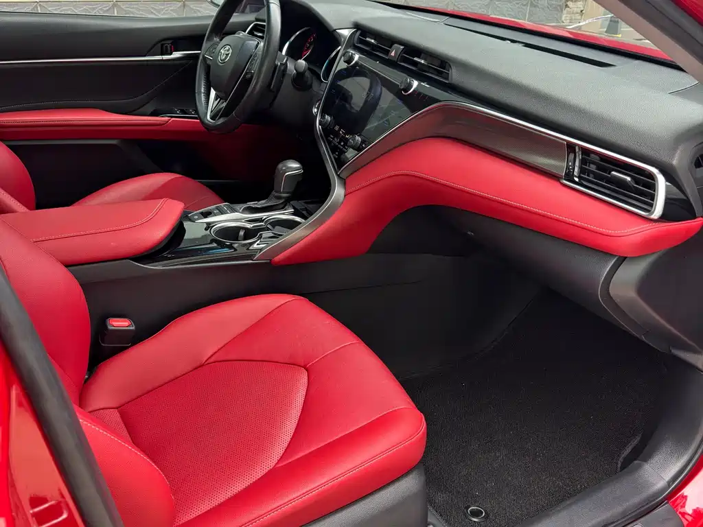 Toyota Camry 2020 — фото 12