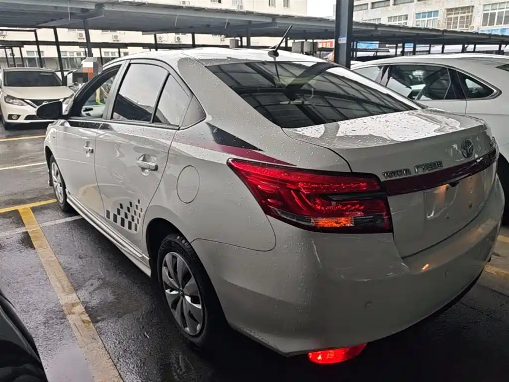 Toyota Yaris L 2018 — фото 5