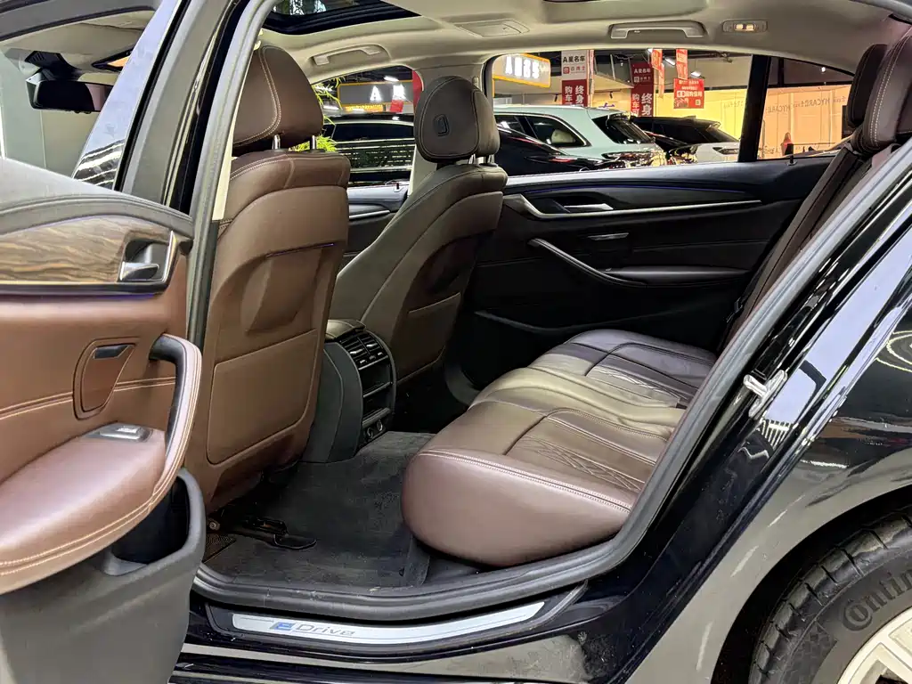 BMW 5 Series New Energy 2018 — фото 13