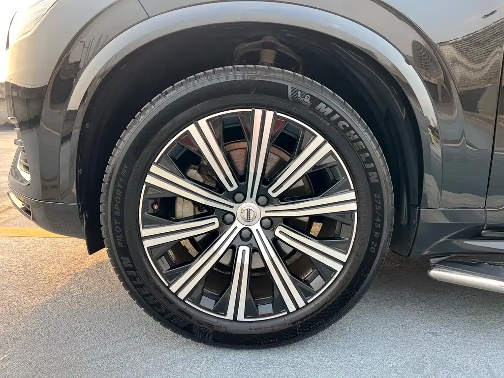 Volvo XC90 2022 — фото 18