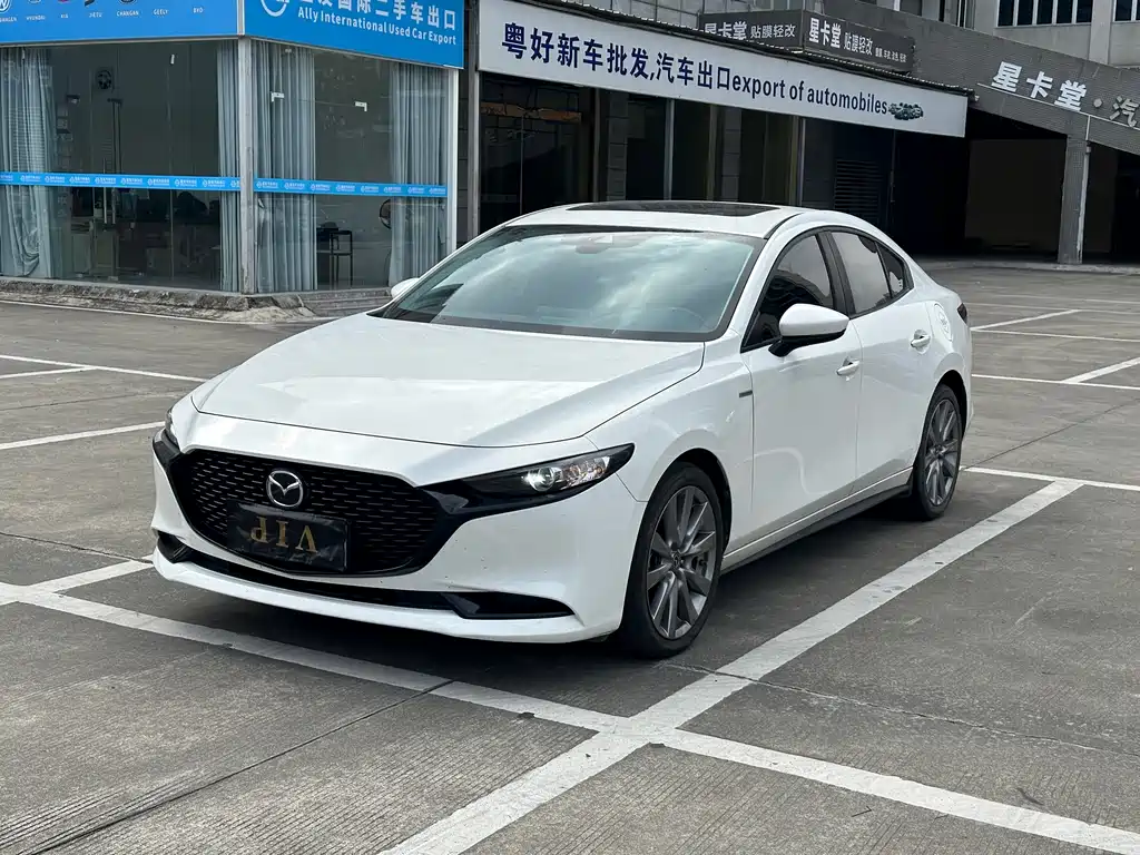 Mazda 3 Axela 2023 — фото 1
