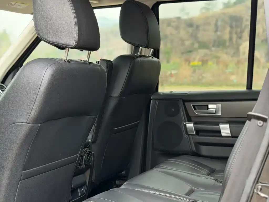 Land Rover Discovery 2016 — фото 5