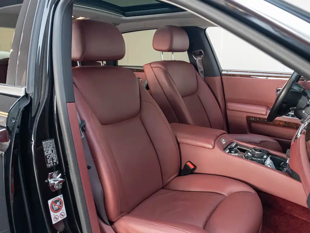 Rolls-Royce Ghost 2016 — фото 14
