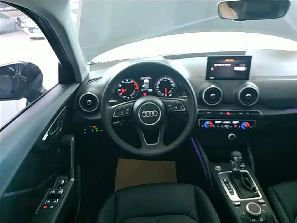 Audi Q2L 2020 — фото 11