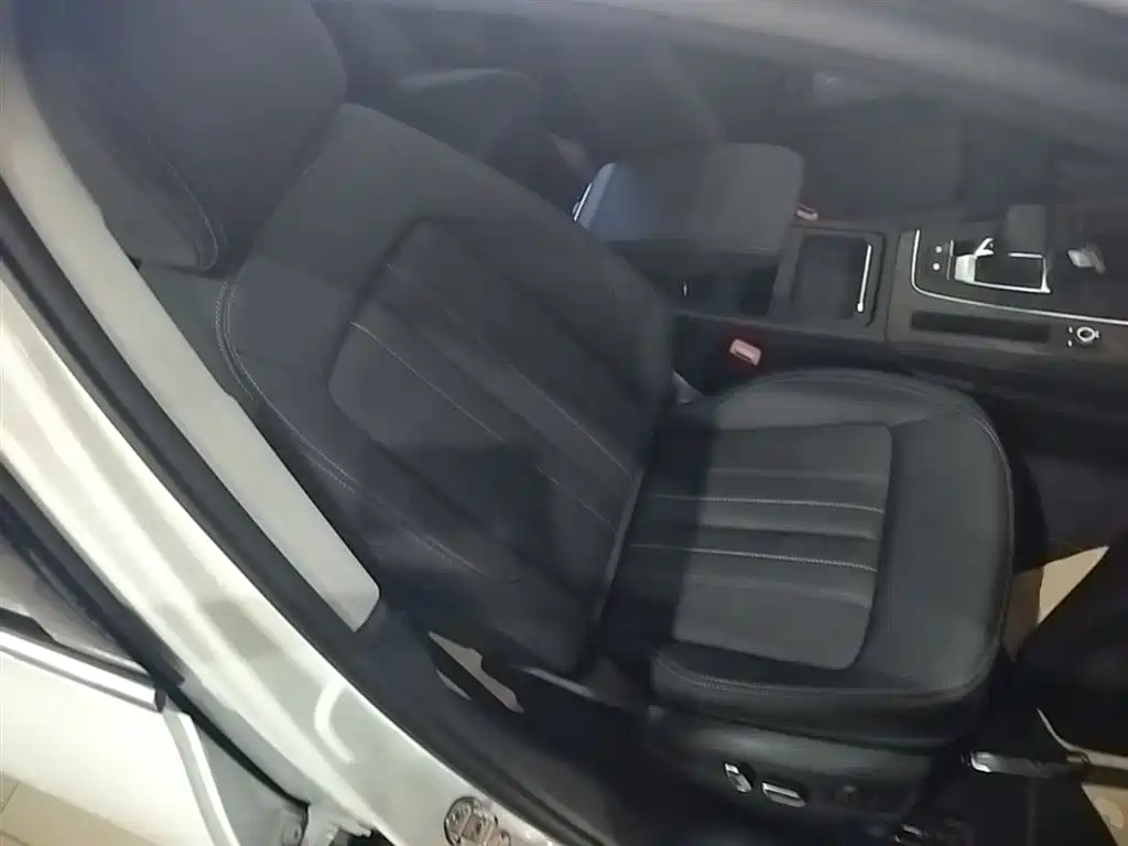Audi Q5L 2023 — фото 25