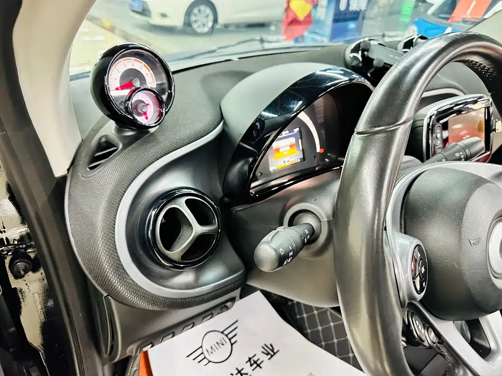smart Fortwo 2017 — фото 30