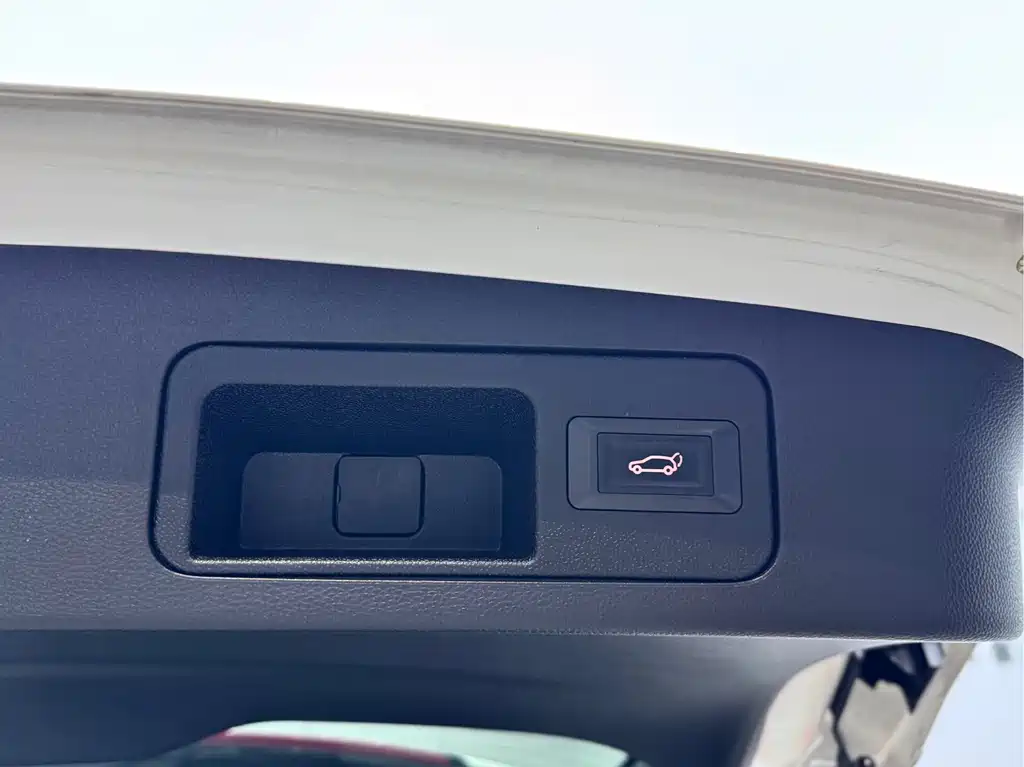GAC Trumpchi GS8 2018 — фото 24