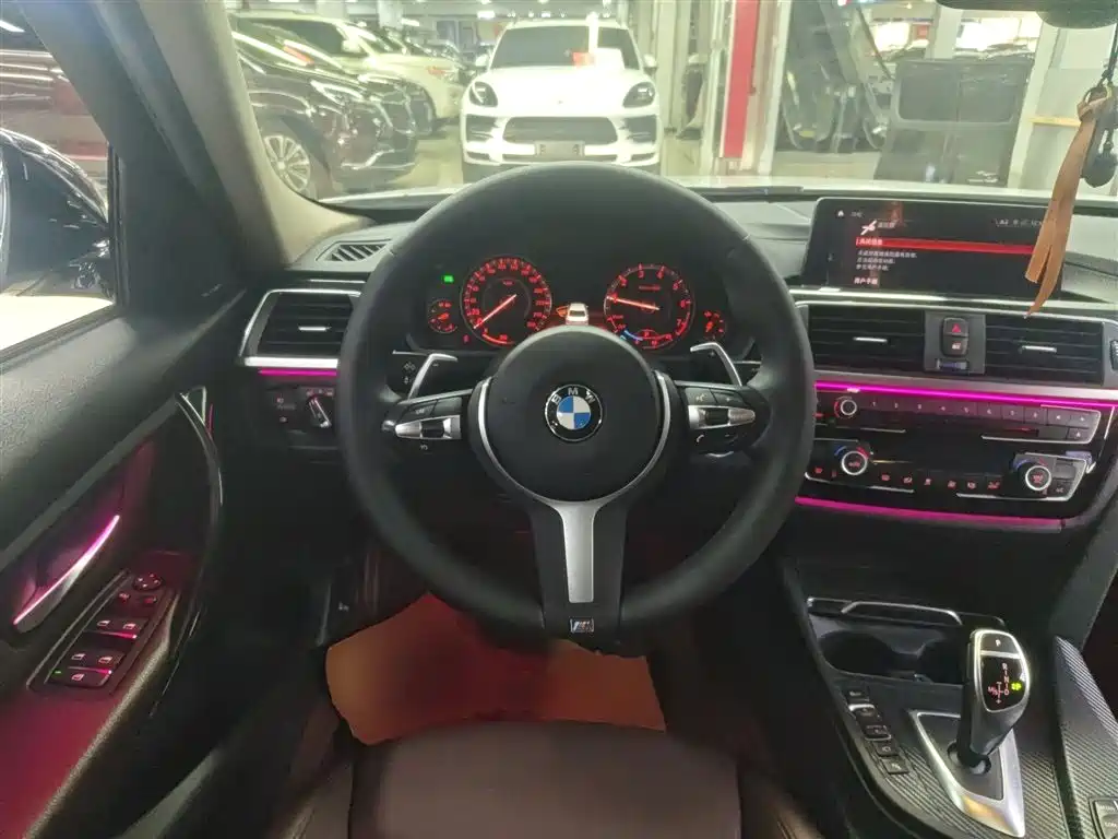 BMW 3 Series 2018 — фото 11