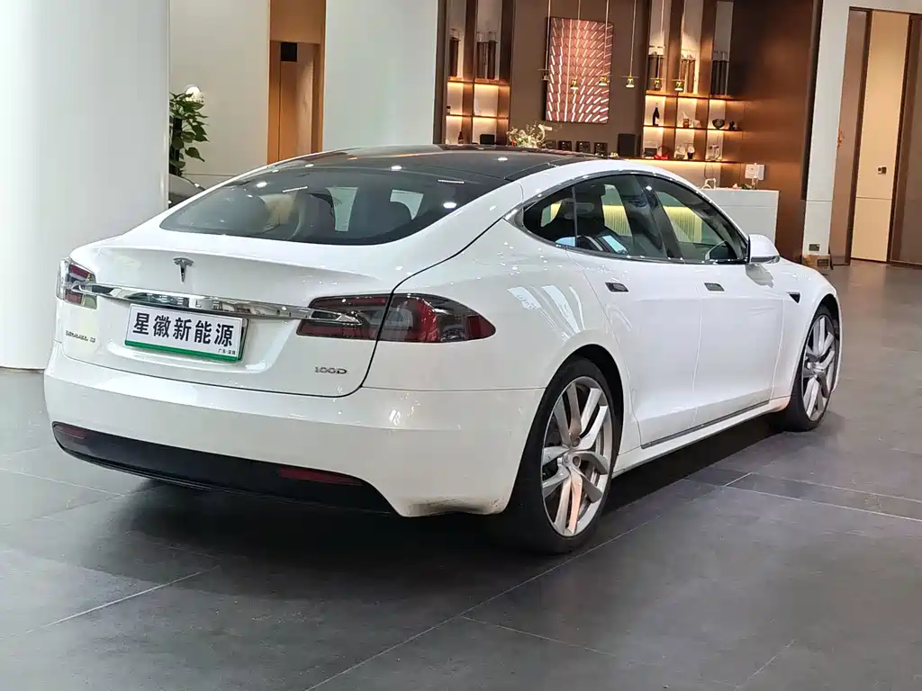 Tesla Model S 2018 — фото 21