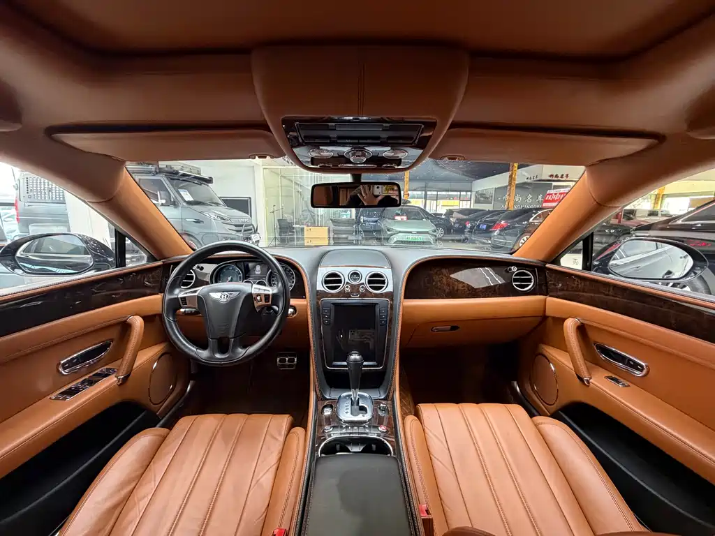 Bentley Flying Spur 2016 — фото 12