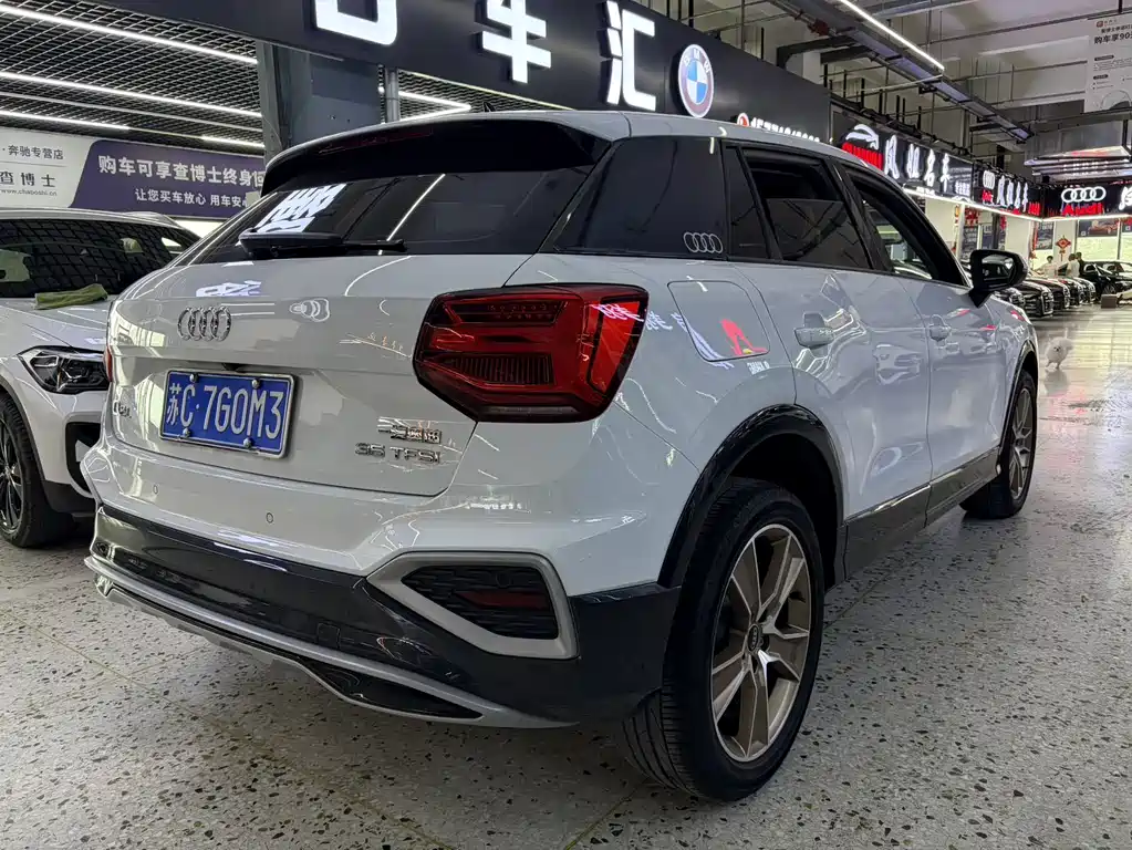 Audi Q2L 2023 — фото 6