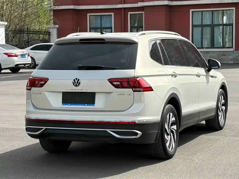 Volkswagen Tiguan L 2022 — фото 16