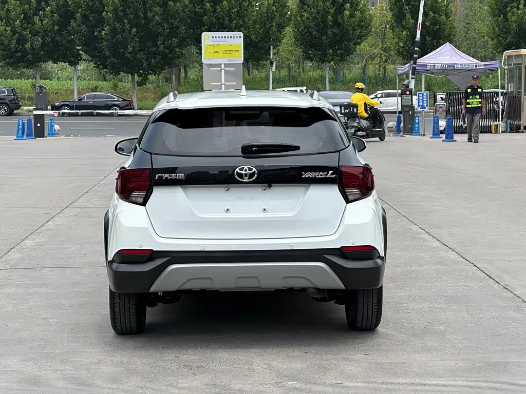 Toyota Yaris L 2022