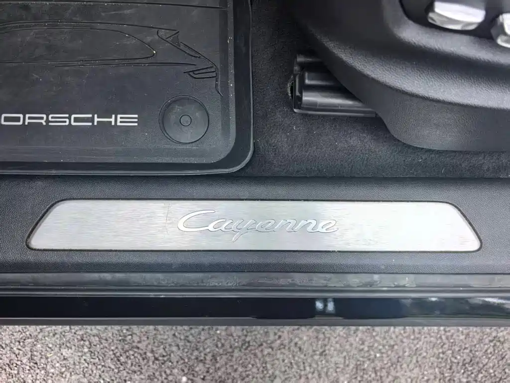Porsche Cayenne Hybrid 2019 — фото 12