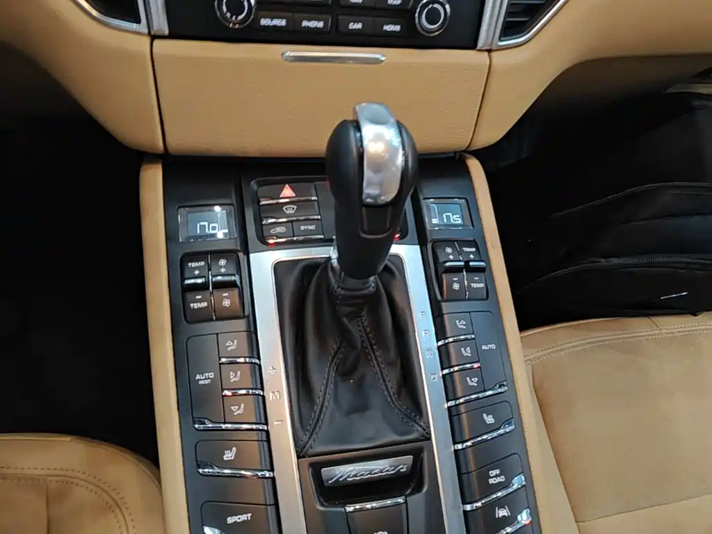 Porsche Macan 2017 — фото 14