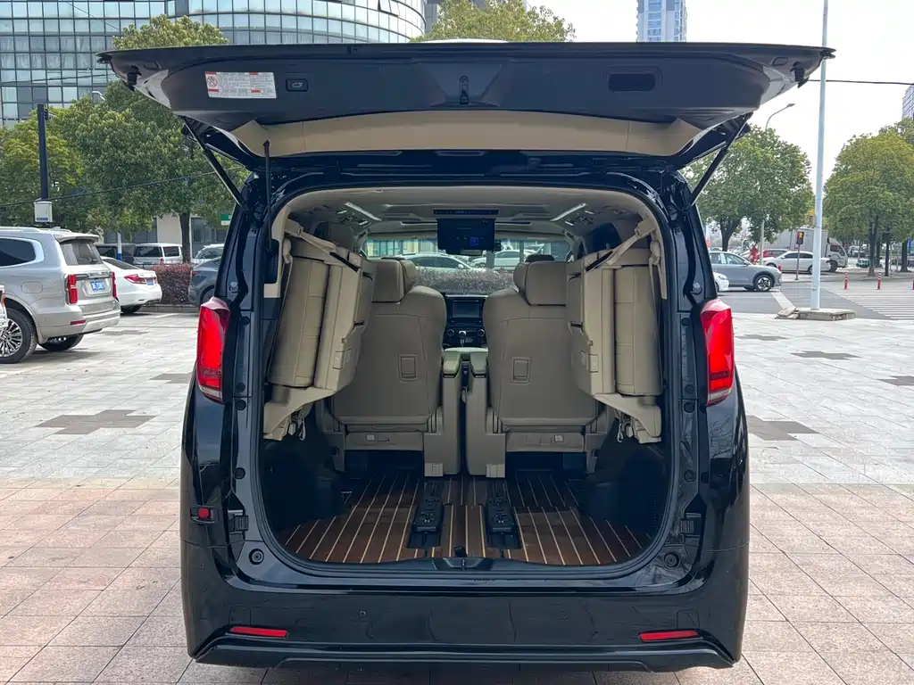 Toyota Alphard 2020 — фото 25
