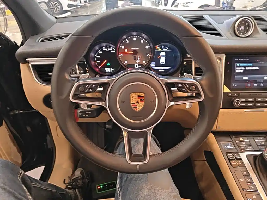 Porsche Macan 2017 — фото 11