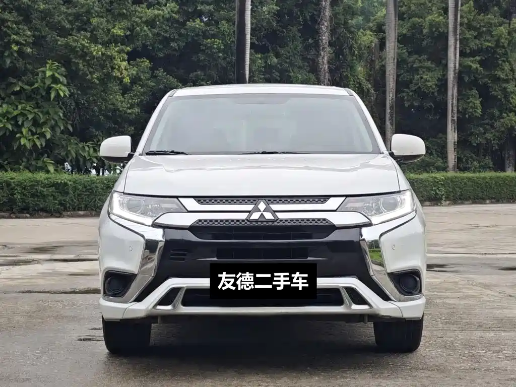 Mitsubishi Outlander 2021 — фото 2