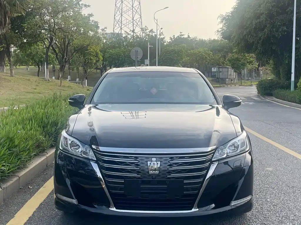 Toyota Crown 2019 — фото 2