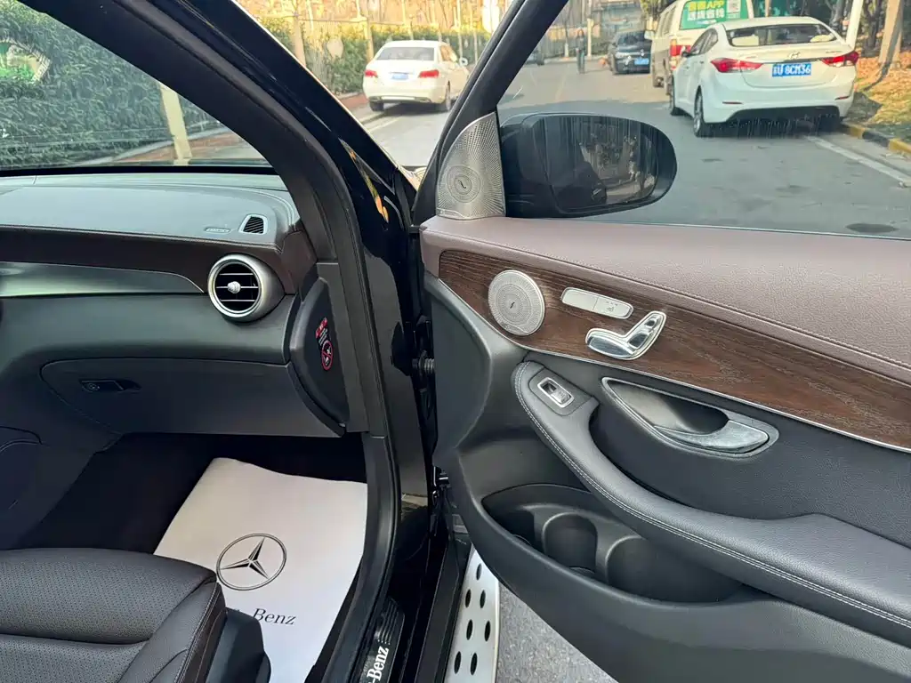 Mercedes-Benz GLC 2019 — фото 12
