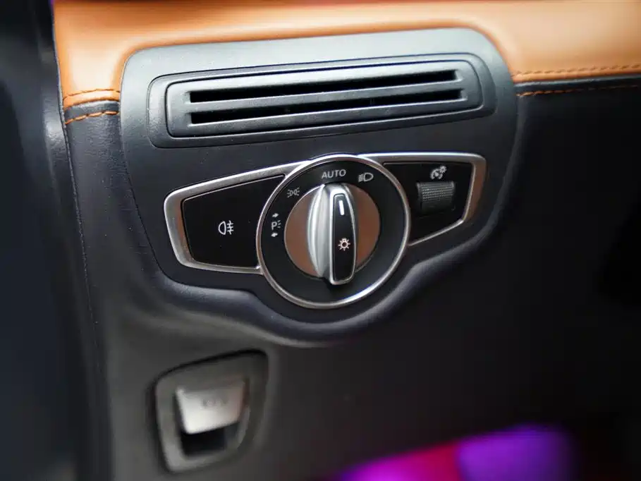 Mercedes-Benz V-Class 2022 — фото 18