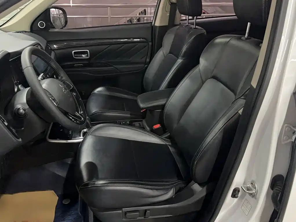 Mitsubishi Outlander 2019 — фото 12