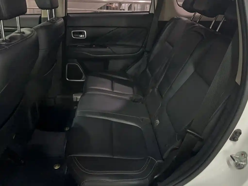 Mitsubishi Outlander 2019 — фото 13
