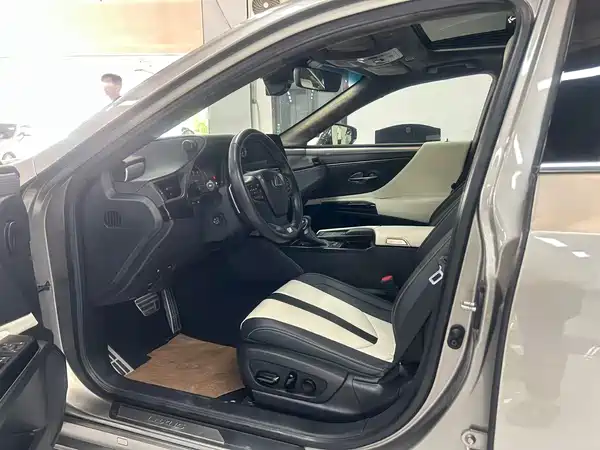 Lexus ES 2022
