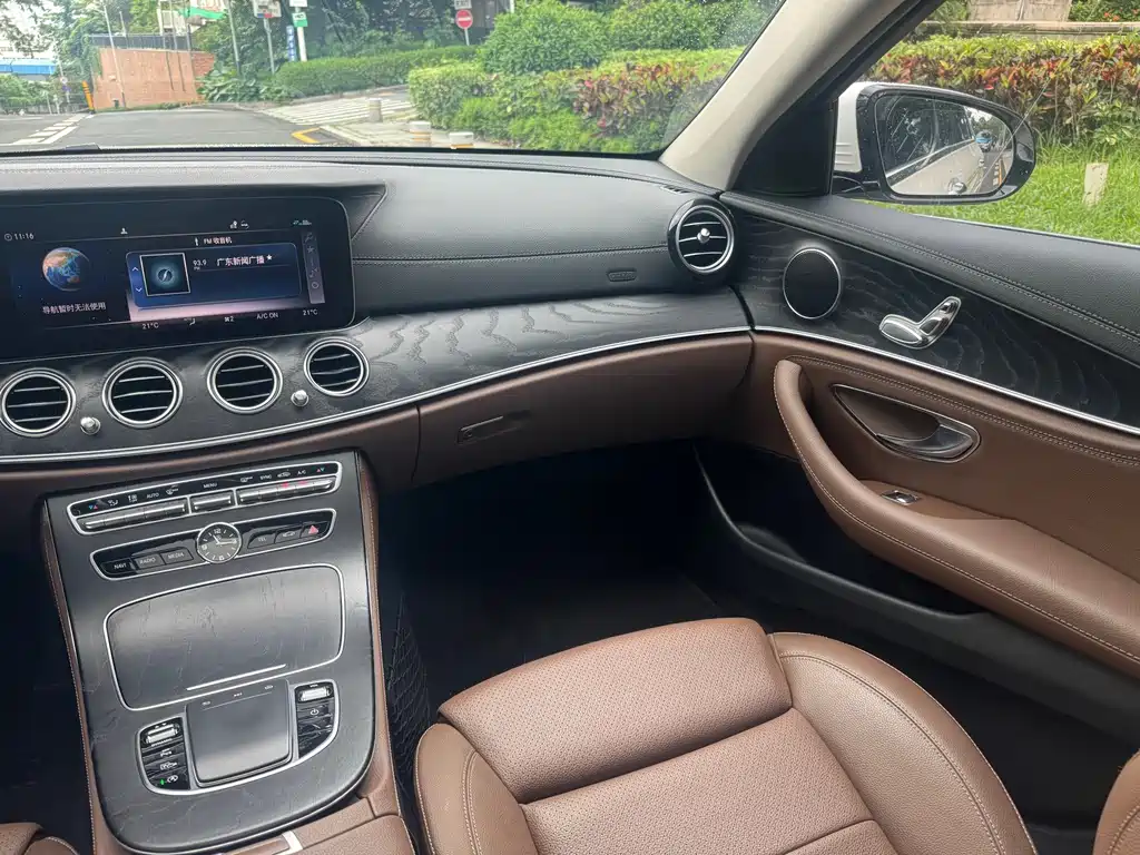 Mercedes-Benz E-Class 2019 — фото 13