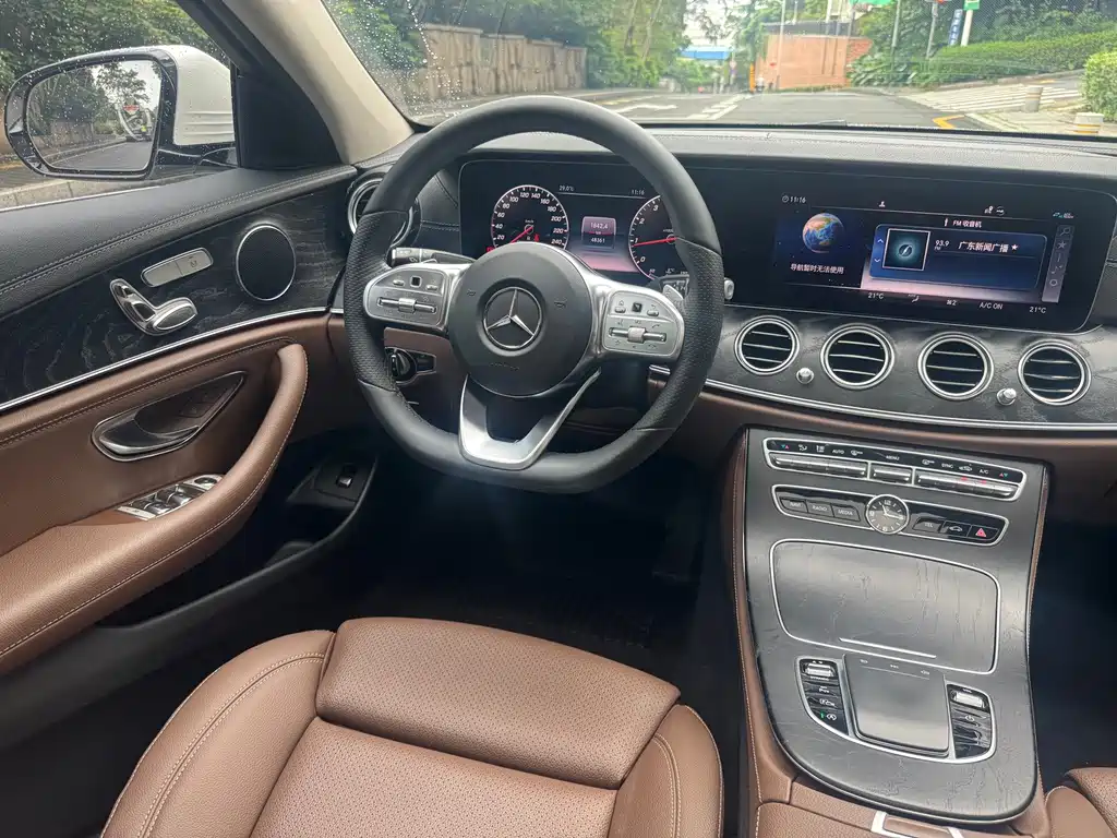 Mercedes-Benz E-Class 2019 — фото 12