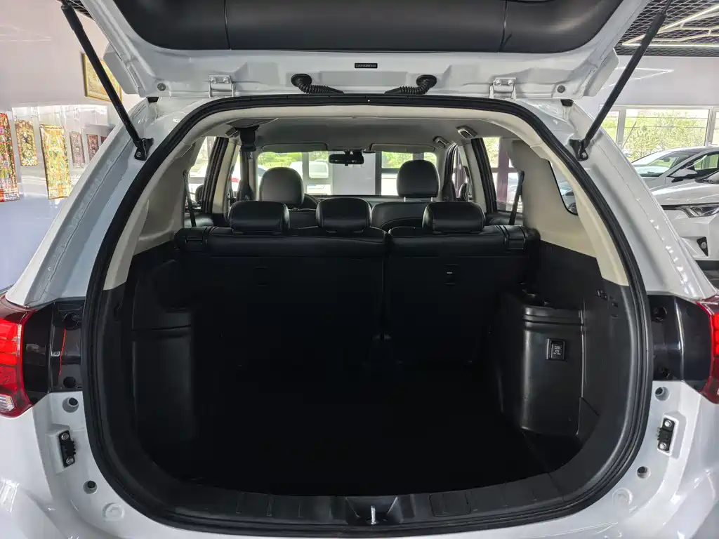 Mitsubishi Outlander 2022 — фото 14