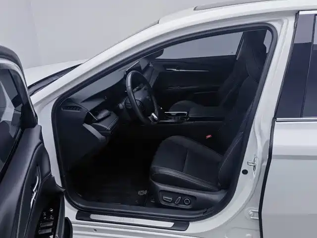 Toyota Camry 2025 — фото 13