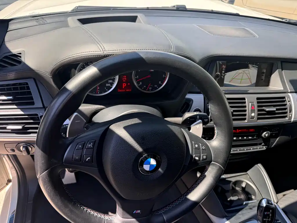BMW X6 M 2014 — фото 9