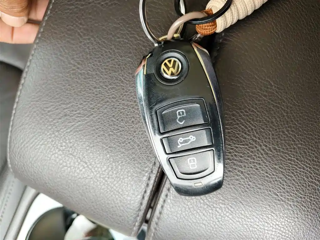Volkswagen Touareg 2018 — фото 14