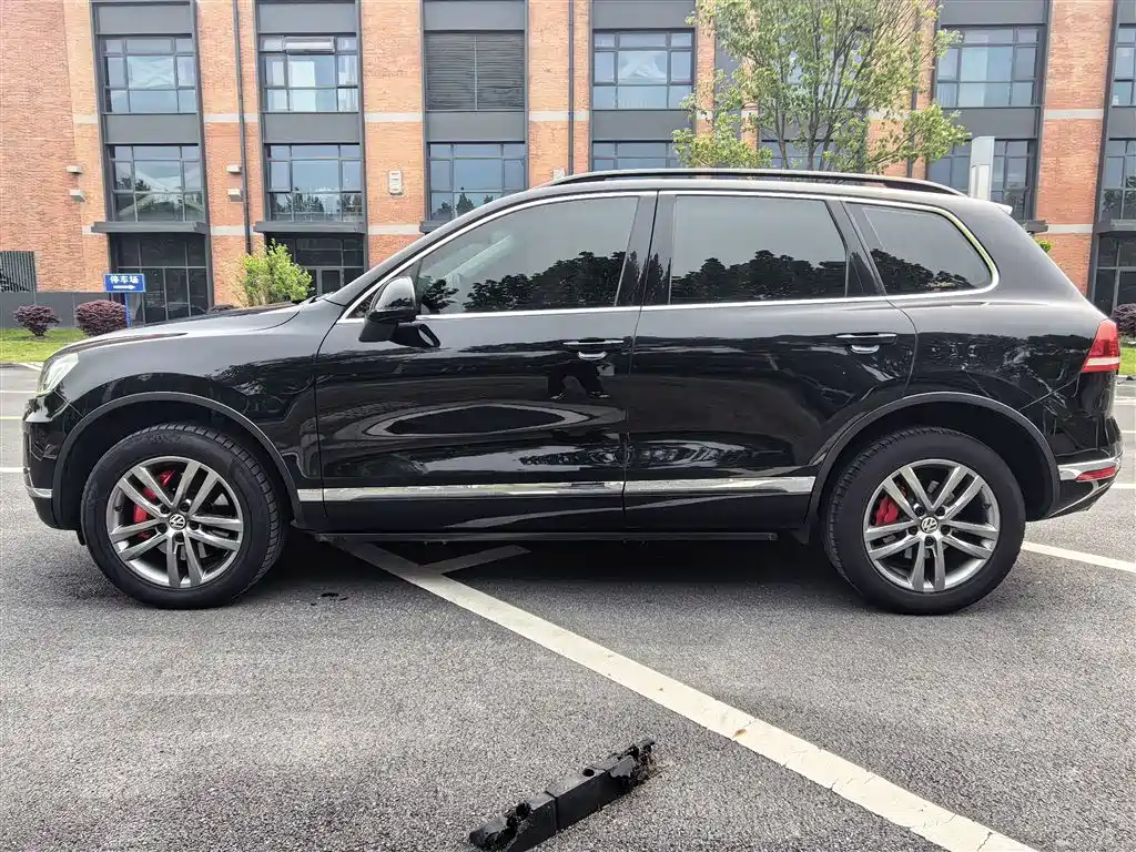 Volkswagen Touareg 2018 — фото 25
