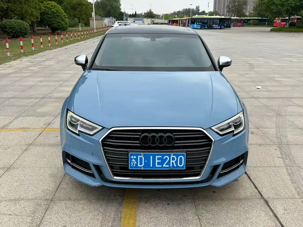 Audi A3 2018 — фото 2