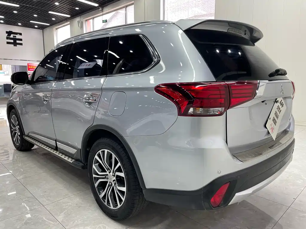 Mitsubishi Outlander 2016 — фото 6