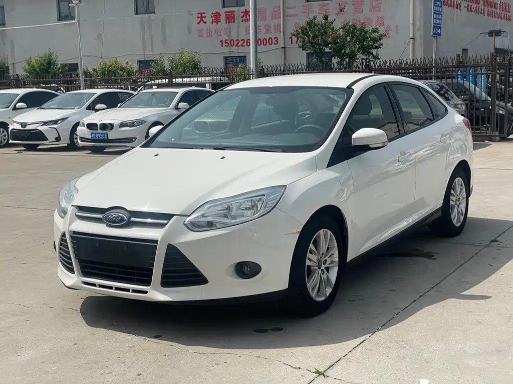 Ford Focus 2013 — фото 1