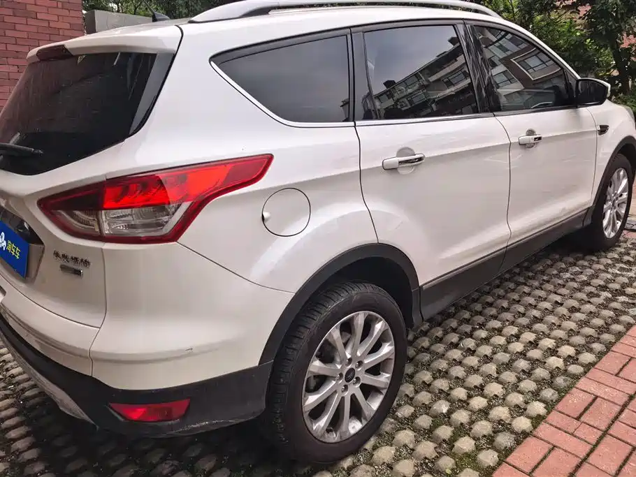 Ford Kuga 2014 — фото 3