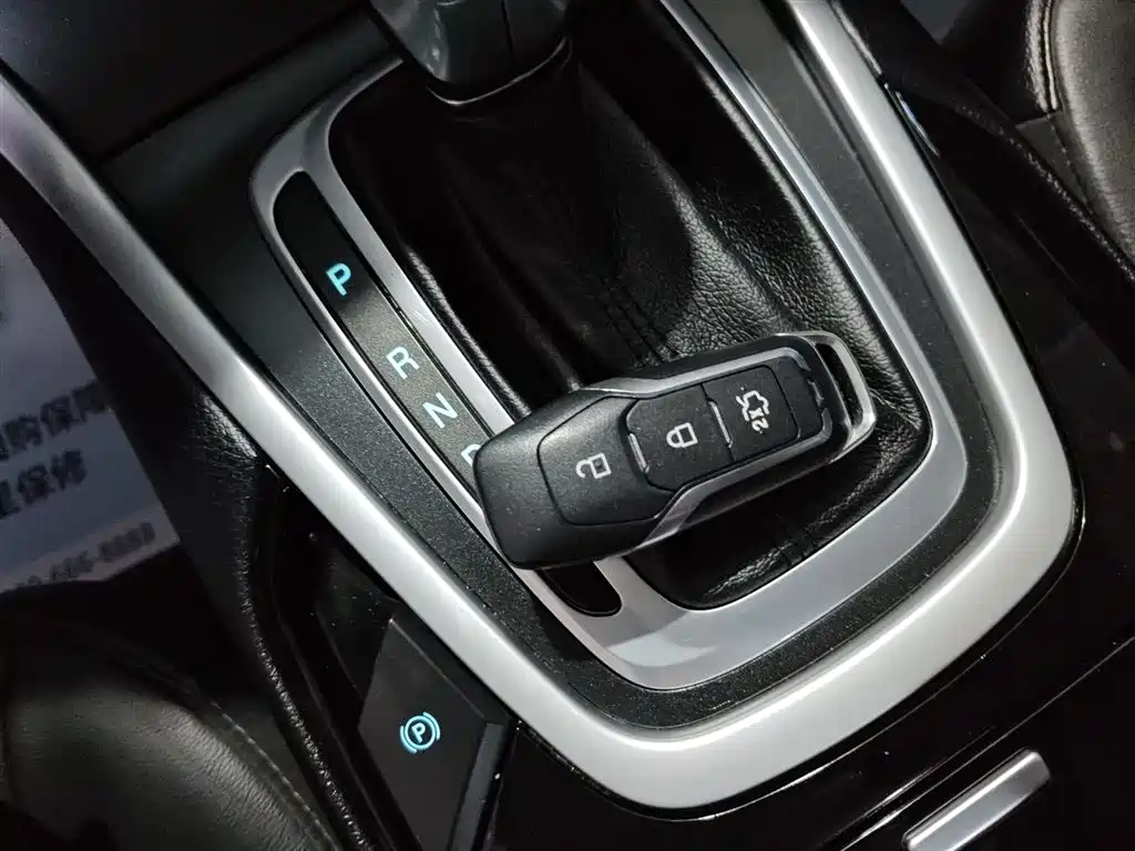 Ford Edge 2016 — фото 12