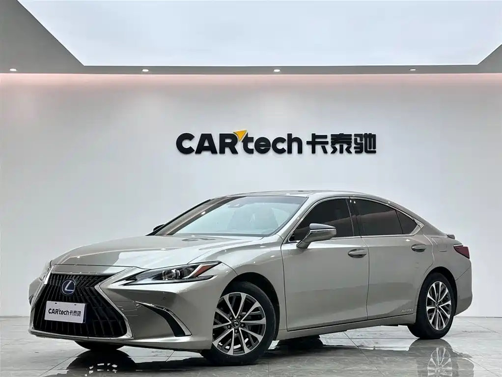 Lexus ES 2021 — фото 1