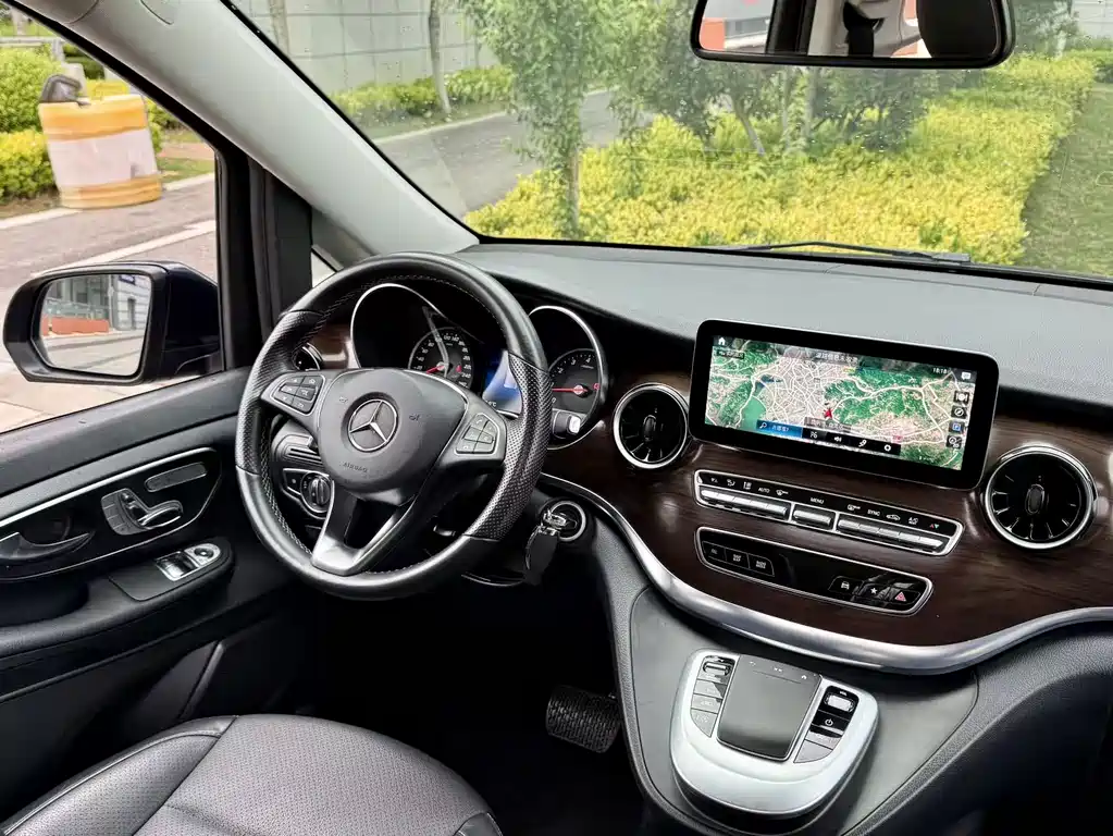 Mercedes-Benz V-Class 2022 — фото 13