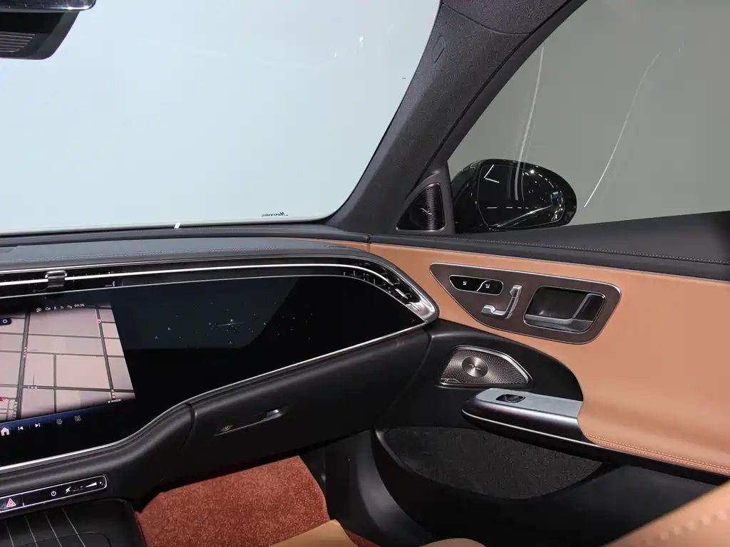 Mercedes-Benz E-Class 2025 — фото 11