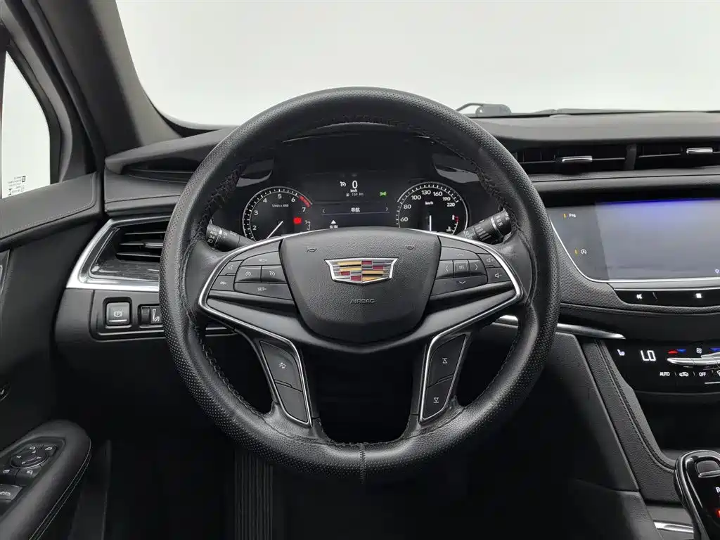 Cadillac XT5 2021 — фото 11