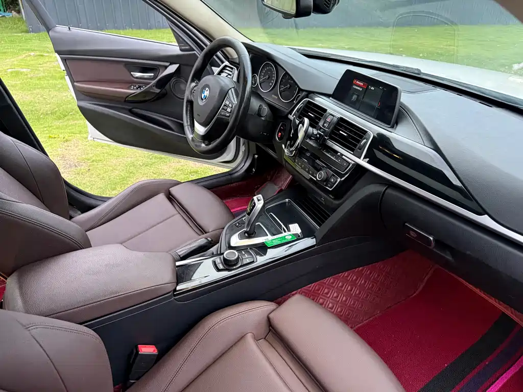 BMW 3 Series 2018 — фото 13